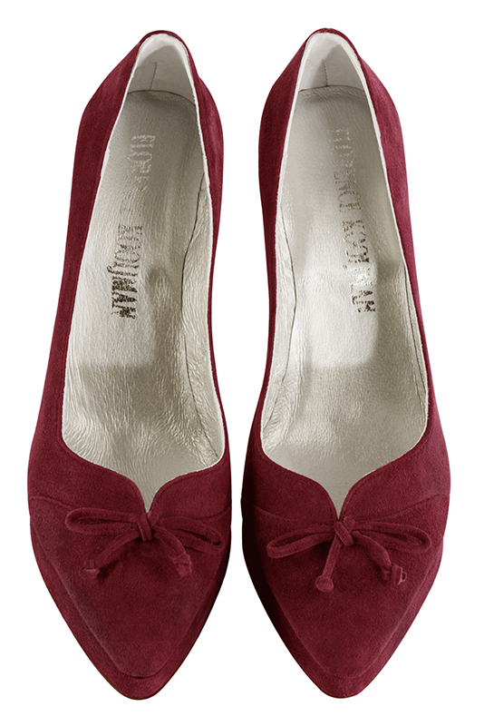 Burgundy red women's dress pumps, with a knot on the front. Tapered toe. Very high slim heel with a platform at the front. Top view - Florence KOOIJMAN